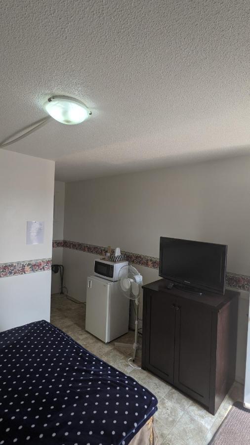 Balgonie Motel Motor Inn Pilot Butte ภายนอก รูปภาพ